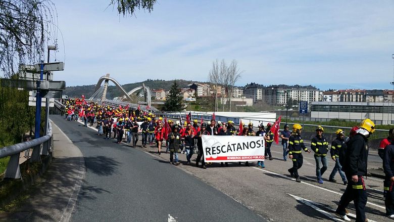 2016 04 18 ManifaBombeirosOurense02.jpg